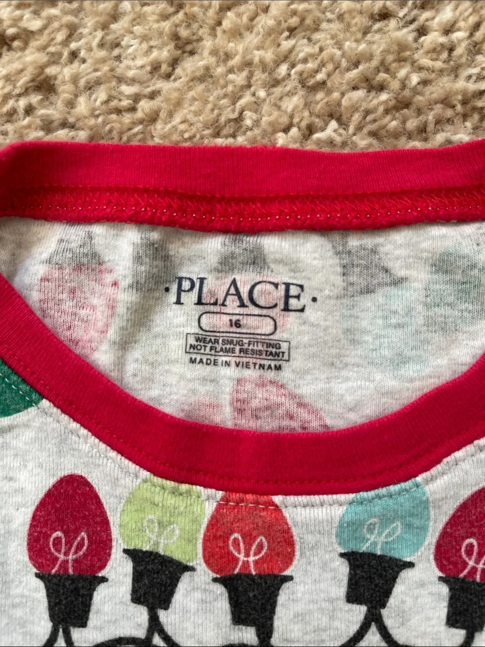 The Children’s Place Glow in the dark holiday lights 2 piece pajama set, 16
